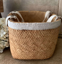 Load image into Gallery viewer, Basket Weave Planter