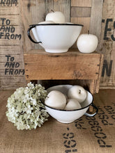 Load image into Gallery viewer, Farmhouse Enamel Bowl with Handles