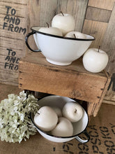 Load image into Gallery viewer, Farmhouse Enamel Bowl with Handles