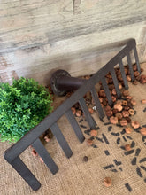 Load image into Gallery viewer, Rake Head Peg Rail