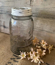 Load image into Gallery viewer, Mason Jar Metal 'FROG" Lid - White