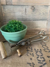Load image into Gallery viewer, Vintage SWIFT WHIP Egg/ Hand Beater