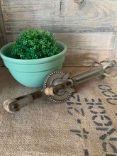 Load image into Gallery viewer, Vintage SWIFT WHIP Egg/ Hand Beater