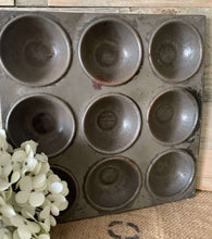 Load image into Gallery viewer, Old Willow Patty Cake Pan & Kande Grater