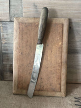 Load image into Gallery viewer, Vintage Timber Bread Board and Bread Knife