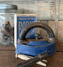 Load image into Gallery viewer, Vintage Flat Iron