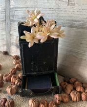 Load image into Gallery viewer, Vintage Metal Hanging Match Holder