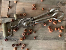 Load image into Gallery viewer, Vintage SWIFT WHIP Egg/ Hand Beater