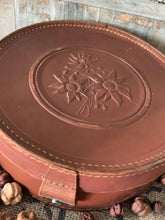 Load image into Gallery viewer, Vintage Leather Collar Box