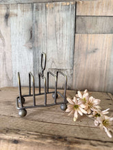 Load image into Gallery viewer, Vintage Toast Holder
