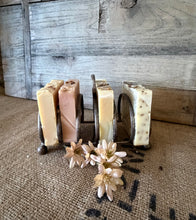 Load image into Gallery viewer, Vintage Toast Holder
