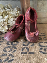 Load image into Gallery viewer, Beautiful Old Leather Baby Shoes
