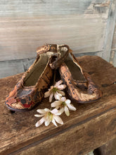 Load image into Gallery viewer, Beautiful Old Leather Baby Shoes
