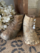 Load image into Gallery viewer, Antique Leather Button High Toddlers Boots
