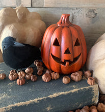 Load image into Gallery viewer, Jack-o-lantern with Scented Sachet
