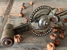 Load image into Gallery viewer, Vintage SWIFT WHIP Egg/ Hand Beater
