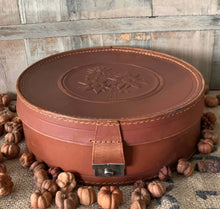 Load image into Gallery viewer, Vintage Leather Collar Box
