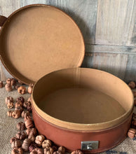 Load image into Gallery viewer, Vintage Leather Collar Box
