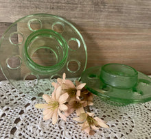 Load image into Gallery viewer, Collectable Depression Glass Flower "Frogs"
